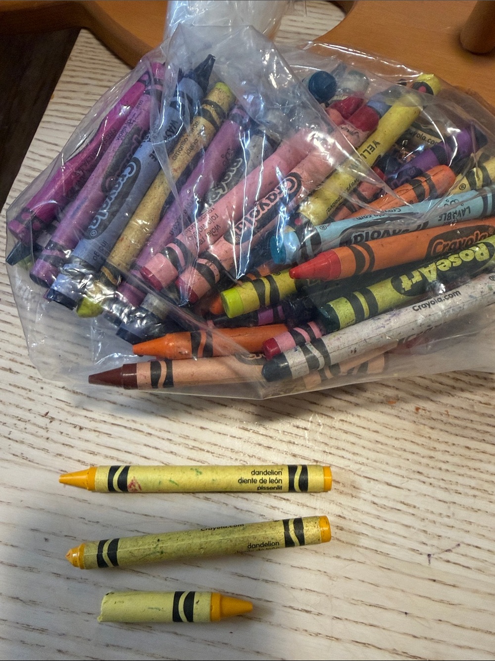 Crayola danndelion crayons 2 1/2